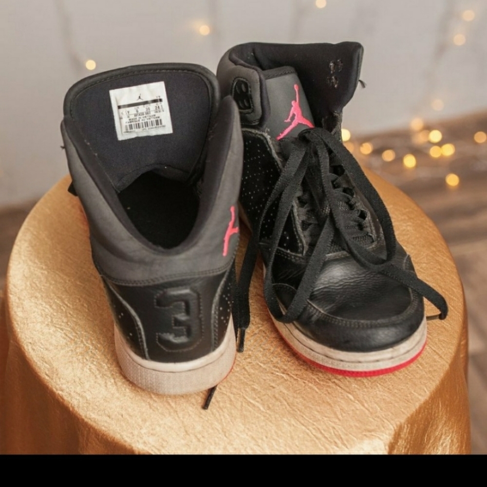 Girls Jordan's sneakers size 6.5